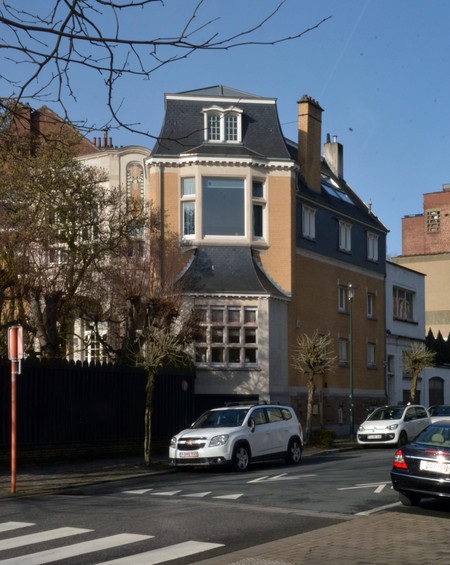 Avenue Winston Churchill 110 et rue Marianne 69, Uccle, façade côté rue (© ARCHistory, photo 2026)