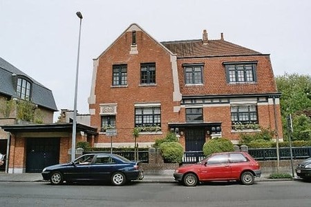 Alois De Beulelaan 32, Zele (Inventaris Onroerend Erfgoed 2026: Villa Florent Verbeeck [online], https://id.erfgoed.net/erfgoedobjecten/83862)