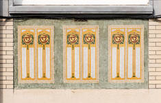 Avenue de Tervueren 68-70, Etterbeek, détail d'une fenêtre du rez-de-chaussée (coll. Delen Private Bank © Robert Renders, 2021)