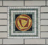 Chaussée d’Etterbeek 166, Etterbeek, détail de la mosaïque au rez-de-chaussée (© ARCHistory, photo 2026)