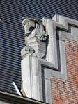 Hôtel communal de Forest, sculpture d'une lucarne (© ARCHistory, photo 2025)