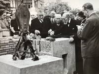 Jean-Baptiste Dewin lors de la pose de la première pierre du Pavillon de Chicago, 1926 (© KANAL Architecture, Brussels, fonds Jean-Baptiste Dewin)
