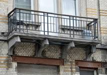 Rue Rossini 6, Anderlecht, balcon (© ARCHistory, photo 2019)
