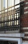 Kommenstraat 9, Anderlecht, detail van de borstwering op de benedenverdieping (© ARCHistory, foto 2026)