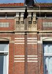 Kommenstraat 7 en 9, Anderlecht, konsolen van de kroonlijsten (© ARCHistory, foto 2026)