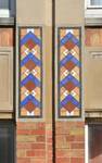 Terplaststraat 28 tot 32, Brussel Laken, keramische panelen (© ARCHistory, foto 2026)