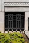 Avenue de Tervueren 68-70, Etterbeek, détail du soubassement (coll. Delen Private Bank © Robert Renders, 2021)