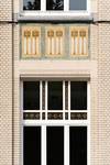 Avenue de Tervueren 68-70, Etterbeek, détail d'une fenêtre du rez-de-chaussée (coll. Delen Private Bank © Robert Renders, 2021)