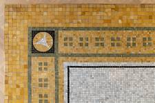 Avenue de Tervueren 68-70, Etterbeek, vestibule, détail de la mosaïque de sol (coll. Delen Private Bank © Robert Renders, 2021)