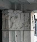 Hôtel communal de Forest, bas-reliefs de l'entrée du public (© ARCHistory, photo 2025)