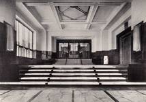 Hôtel communal de Forest, hall d’honneur, 1938 (© KANAL Architecture, Brussels, fonds Jean-Baptiste Dewin)