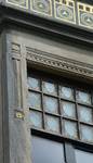 Avenue Molière 172, Ixelles, détail d'une fenêtre au second étage (© ARCHistory, photo 2026)