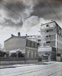 Joseph Stallaertstraat 1 en Georges Brugmannplein 29A, Elsene, uitzicht op het gebouw in aanbouw vanaf de Stallaertstraat (© KANAL Architecture, Brussels, fonds Jean-Baptiste Dewin)