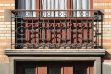 Rue Joseph Brand 89, Schaerbeek, garde-corps au rez-de-chaussée (© ARCHistory, photo 2012)