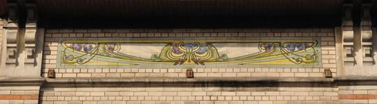 Rue Joseph Brand 89, Schaerbeek, frise en carreaux de céramique (© ARCHistory, photo 2012)
