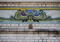 Rue Joseph Brand 89, Schaerbeek, détail de la frise en carreaux de céramique (© ARCHistory, photo 2026)