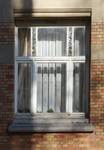 Rue de la Duchesse 34 et avenue Henri Dietrich 1, Woluwe-Saint-Lambert, fenêtre au rez-de-chaussée (© ARCHistory, photo 2026)