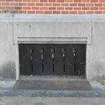 Rue du Canal 32, Bruxelles, fenêtre de cave (© ARCHistory, photo 2026)