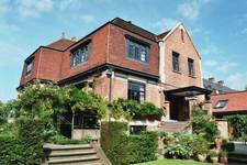 Alois De Beulelaan 32, Zele (Inventaris Onroerend Erfgoed 2026: Villa Florent Verbeeck [online], https://id.erfgoed.net/erfgoedobjecten/83862)